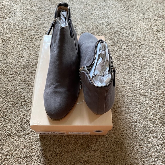 Size 10-grey boots - Picture 2 of 4